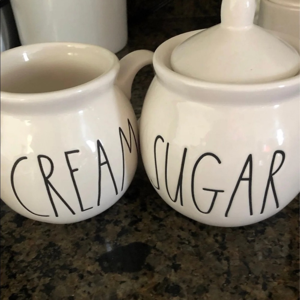 Cream and sugar set